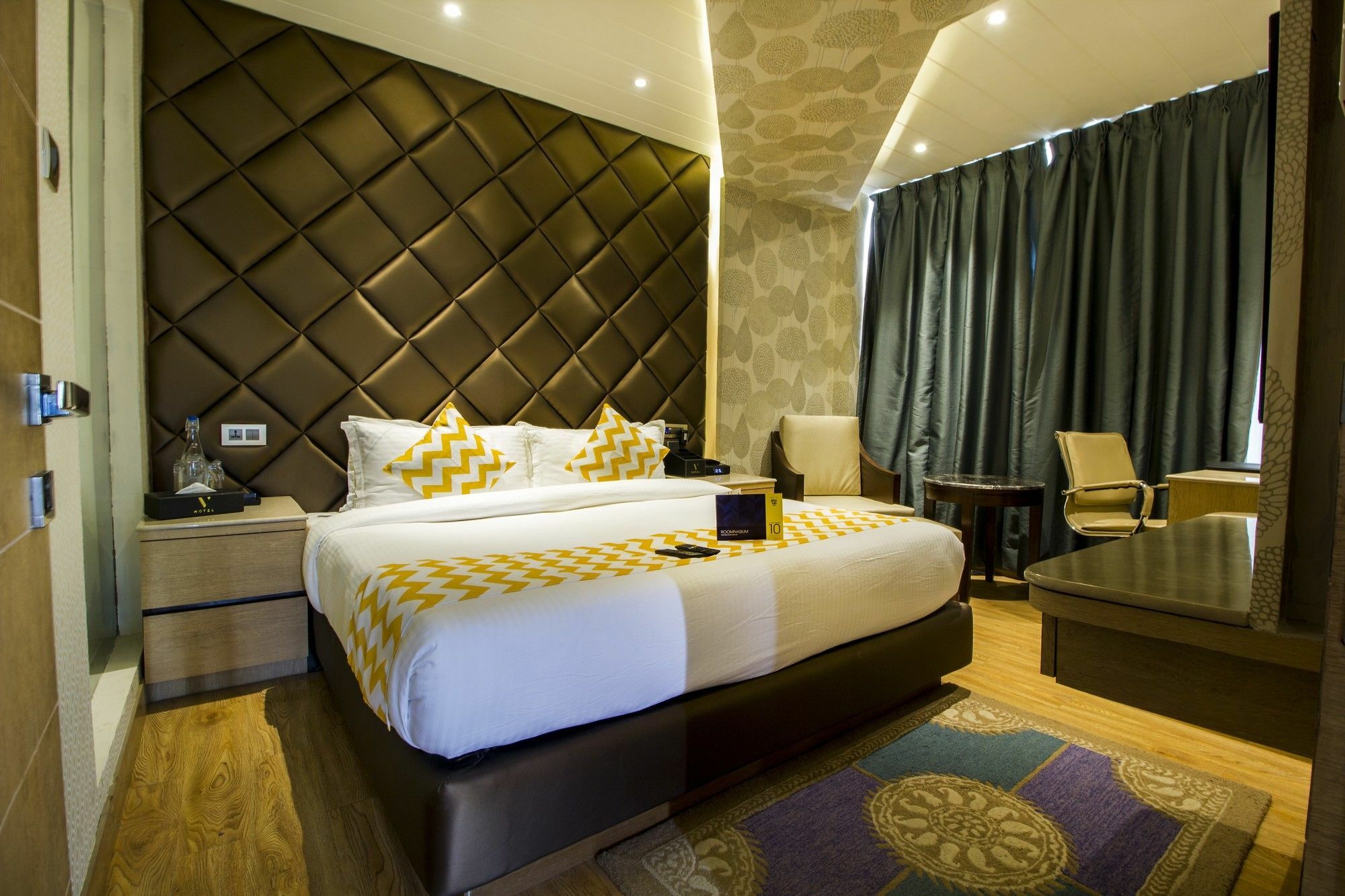 Fabhotel Prime V Hazratganj Hotel